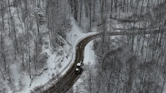 Osmangazi'de karla kapanan yollara belediye ekipleri anında müdahale ediyor