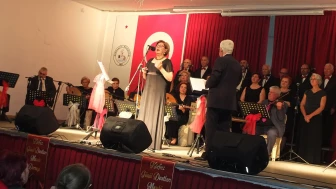 Burhaniye’de dünden kalanlar konseri müzikseverleri coşturdu