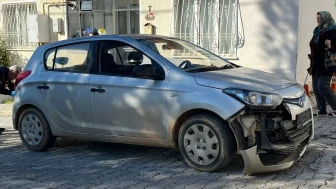 Menteşe’de otomobil ile motosiklet çarpışmasında 2 kişi yaralandı