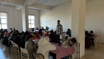 Muradiye’de okuma kültürünü yaygınlaştırmak için kitap okuma yarışması ödül töreni düzenlendi