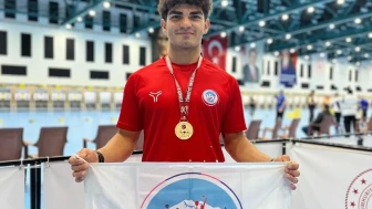 Kayseri'de Spor A.Ş. sporcusu Kutay Tek klasik yay erkekler kategorisinde Türkiye şampiyonu oldu