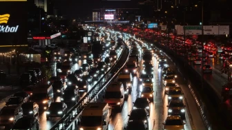İstanbul'da akşam saatlerinde trafik yoğunluğu yüzde 90 seviyelerine ulaştı