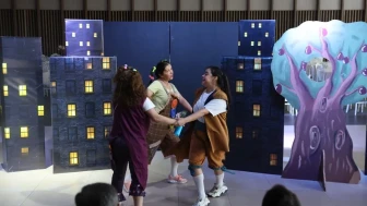 Denizli'de 'Dünyadaki Son Çiçek' oyunu miniklerden büyük beğeni topladı