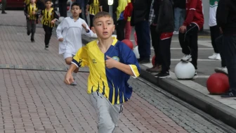 Manisa'da öğrencilerin katıldığı Atatürk Kır Koşusu düzenlendi