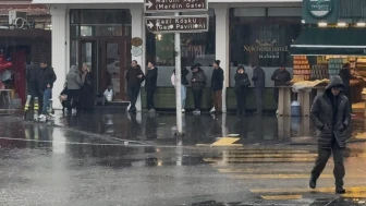 Antalya'da aniden bastıran sağanak hayatı olumsuz etkiledi