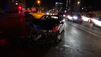 Malatya'da tır ile otomobil çarpışmasında 3 kişi yaralandı