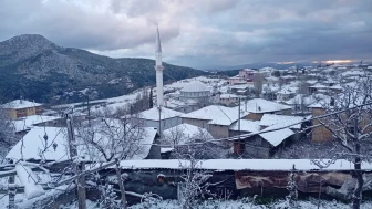 Bilecik'in Osmaneli ilçesinde yüksek kesimlere ilk kar yağdı