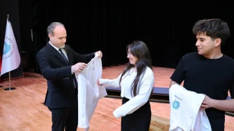 Niğde'de aşçılık öğrencileri beyaz önlüklerini giyme töreniyle mesleğe ilk adımı attı