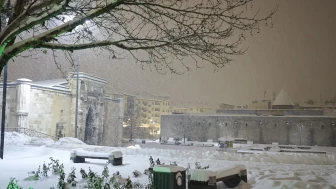 Sivas'ta tarihi kent meydanı kar altında kartpostallık görüntüler oluşturdu