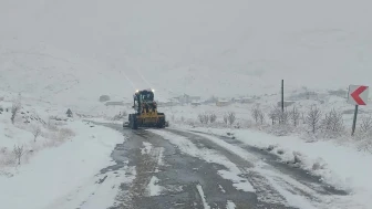 Battalgazi Belediyesi kar yağışına karşı hızlı müdahale çalışmalarını sürdürüyor