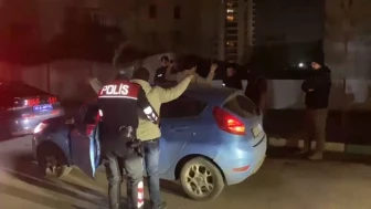 1. Bursa'da geniş çaplı asayiş uygulamasında 1 aranan şahıs yakalandı 2. Bursa'da kumar