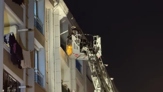 Esenyurt'ta 5 katlı binada çıkan yangın itfaiye müdahalesiyle kontrol altına alındı