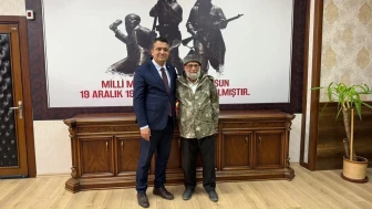 Mandalinaları Mehmetçiğe ulaştıran elmacı dede Dörtyol’a selamla döndü