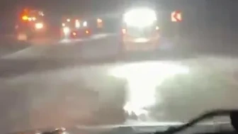 Erzurum'da kar ve tipi nedeniyle mahsur kalan araçlar Macera Off-road ve Karayolları ekiplerince