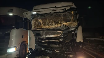 Afyonkarahisar’da iki tır ile otomobilin karıştığı kazada bir kişi yaralandı