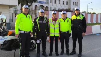Dörtyol'da engelli birey Ömür Irmalı polis yeleği giyerek trafik denetimine katıldı