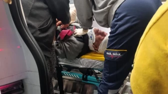 Osmaniye’nin Düziçi ilçesinde yolun karşısına geçmek isteyen yaşlı adama otomobil çarptı