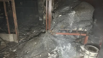 Uşak'ta poşet fabrikasında çıkan yangın itfaiye ekiplerince söndürüldü