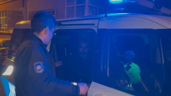 Tekirdağ Çorlu'da alkollü sürücünün park halindeki araca çarpması sonucu maddi hasar meydana geldi