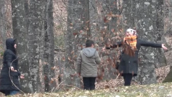 Kütahya'nın Domaniç ilçesinde açılan çadır restoran vatandaşlardan yoğun ilgi görüyor