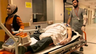 Bursa'nın İnegöl ilçesinde merdiven boşluğuna düşen yaşlı adam ağır yaralandı