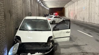 Kayseri'de alkollü sürücünün karıştığı kazada lüks otomobil pert oldu