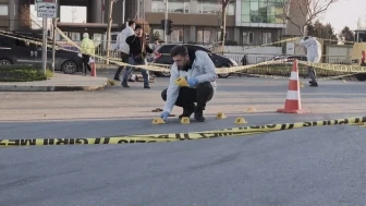 Sultangazi’de kız öğrenciye silahlı saldırı yapılırken bir kişi yaralandı