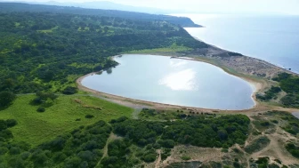Çanakkale'deki pembe gölün güvenliği jandarma ekiplerince sağlanıyor