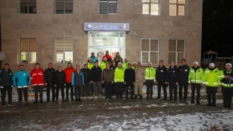 Erzincan Valisi kar temizleme çalışmalarını sahada takip etti