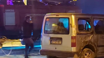 Isparta'da kontrolden çıkan hafif ticari araç devrildi: 2 yaralı