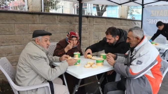 Oltu'da Belediyeden pazarcılara ücretsiz çorba ikramı