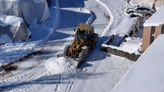 Palandöken Belediyesi karla mücadele için 100 personel ve 36 iş makinesiyle çalışıyor
