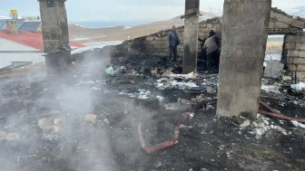 Çatak’ta ev yangını: 2 kişi hastaneye kaldırıldı