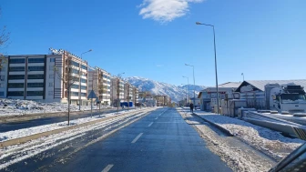Kulp ilçesinde kar yağışı yerini güneşli havaya bıraktı