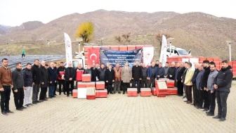 Sason’da arıcılara organik kovan desteği sağlandı