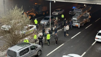 Diyarbakır'da kaza yapan araçların sürücüleri kavga edince kelepçelendi