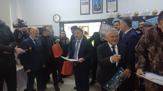 Kayseri'de 322 bin öğrenci karne alarak yarıyıl tatiline başladı