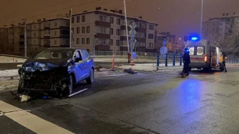 Kayseri'de yük treniyle çarpışan SUV aracın sürücüsü kazadan yara almadan kurtuldu