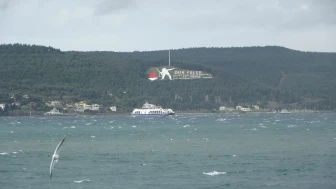 Çanakkale Boğazı'nda fırtına nedeniyle gemi trafiği geçici olarak durduruldu