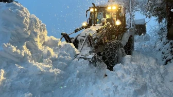 Rize'de kar yağışı nedeniyle 63 köye ulaşım sağlanamıyor