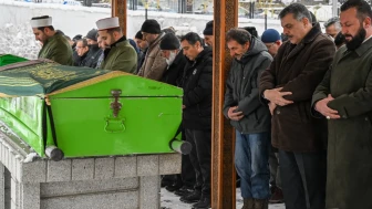 Erzurum Valisi Çiftçi merhum Naciye Uca’nın cenazesinde taziye ziyaretinde bulundu