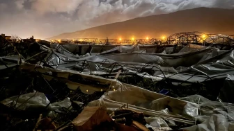 Antalya'da hortum seraları ve enerji hatlarında hasara yol açtı