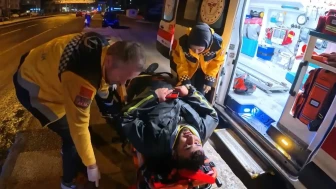 Aksaray’da buzlu yolda kayarak devrilen motosiklet sürücüsü yaralandı