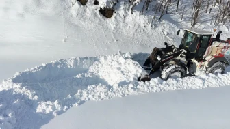 Tunceli’de kar yağışı nedeniyle kapanan Pülümür-Kocatepe yolu yeniden ulaşıma açıldı
