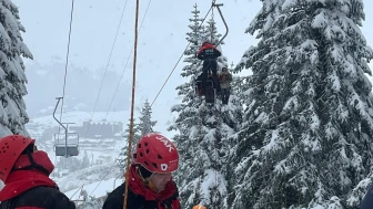 Bursa'da Uludağ’da telesiyejde mahsur kalan 51 kişi JAK ve AFAD tarafından kurtarıldı