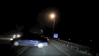 Tekirdağ'da kaygan zeminde savrulan otomobilin kıl payı atlattığı kaza anları kamerada