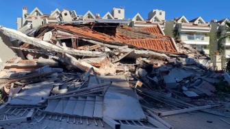 Marmaris'te güçlendirme çalışması yapılan begonville hotel çöktü