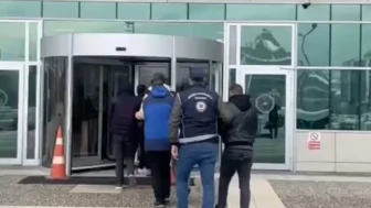 1. "Bolu'da göçmen kaçakçılığı operasyonunda 5 kişi tutuklandı" 2. "Bolu'da göçmen kaçakçılığı yapan