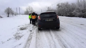 Göynük’te çalışan sağlık personelini taşıyan araç Mudurnu’da kaza yaptı