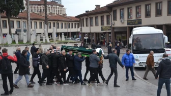Balıkesir'de usta fotoğraf sanatçısı Sadri Varol gözyaşları ile son yolculuğuna uğurlandı